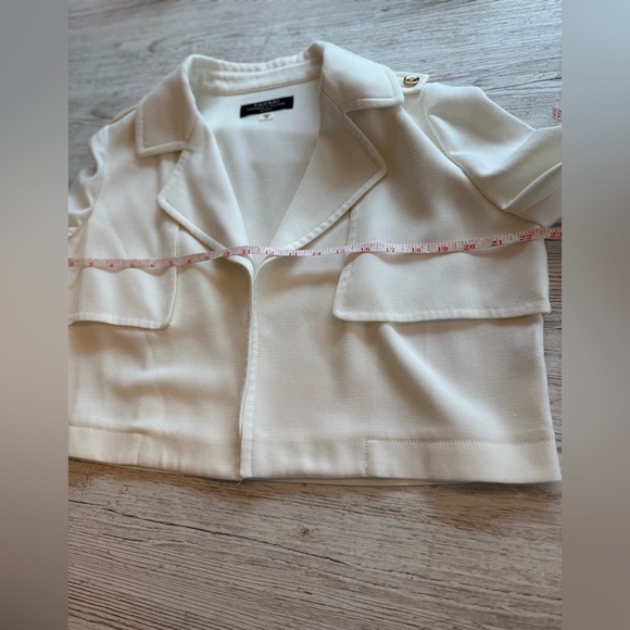 Tahari Cropped Trench Blazer Jacket White with Gold Detail button Shoulders 12P - Picture 8 of 12
